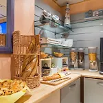 Provencal Hotel Saint-Raphael (Var)